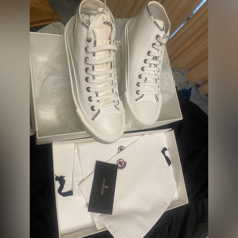 New in box Moncler Lissex